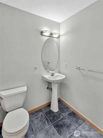 710 SW Echo Loop, Oak Harbor, WA 98277