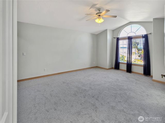 710 SW Echo Loop, Oak Harbor, WA 98277