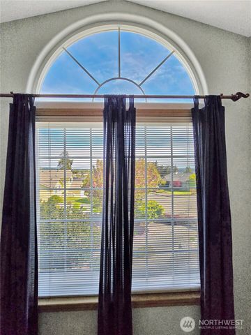 710 SW Echo Loop, Oak Harbor, WA 98277
