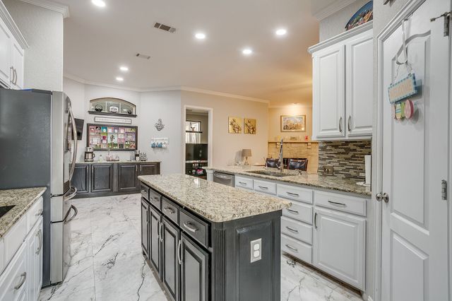 6931 La Cantera Drive, Fort Worth, TX 76108