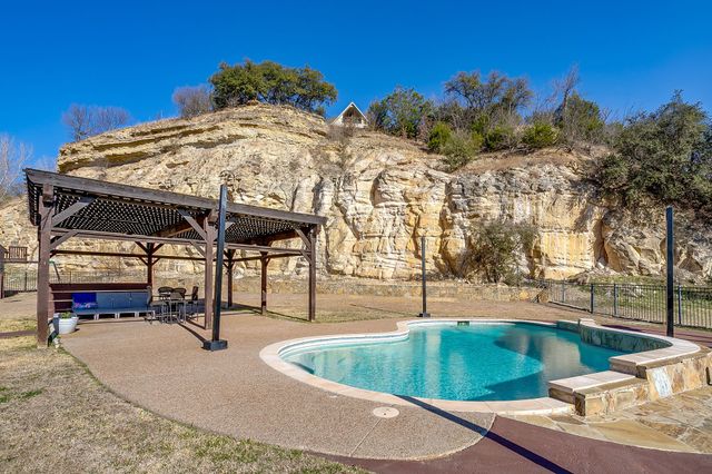 6931 La Cantera Drive, Fort Worth, TX 76108