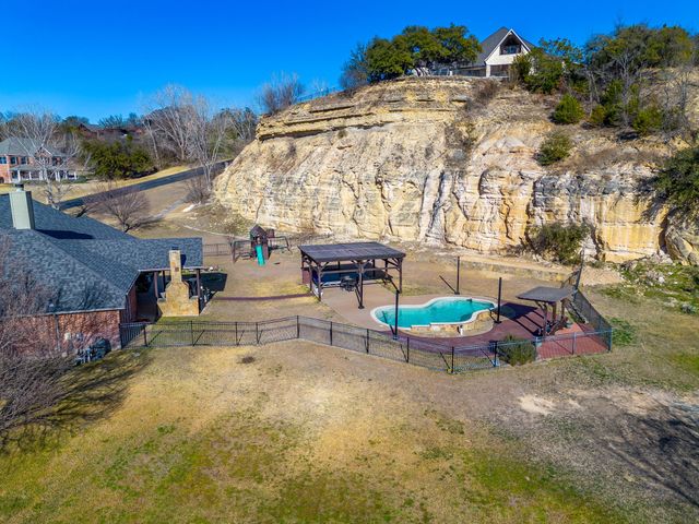 6931 La Cantera Drive, Fort Worth, TX 76108