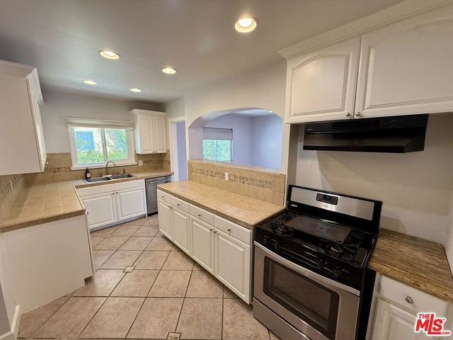 5015 Edgewood Place, Los Angeles, CA 90019