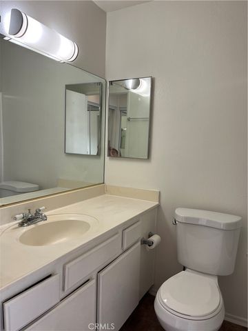 711 W Duarte D, Monrovia, CA 91016