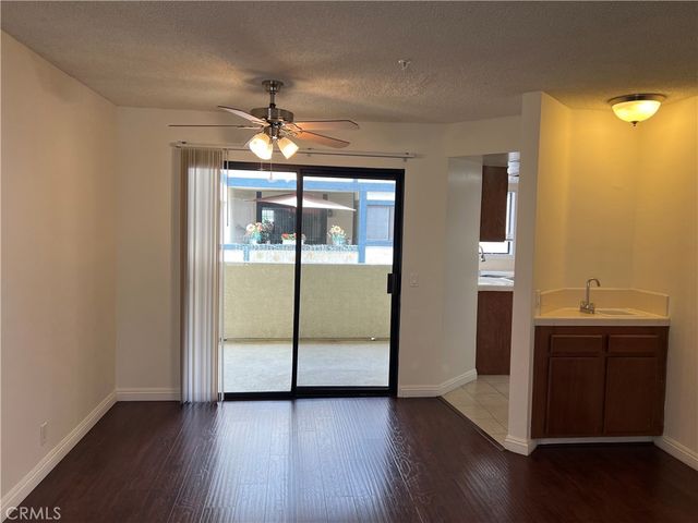 711 W Duarte D, Monrovia, CA 91016