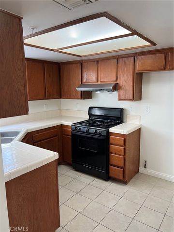 711 W Duarte D, Monrovia, CA 91016