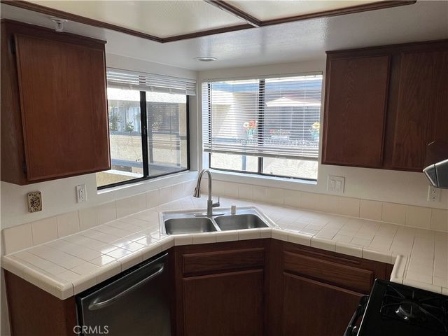 711 W Duarte D, Monrovia, CA 91016