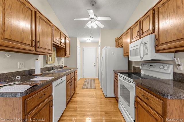 14823 Paris Court, Allen Park, MI 48101