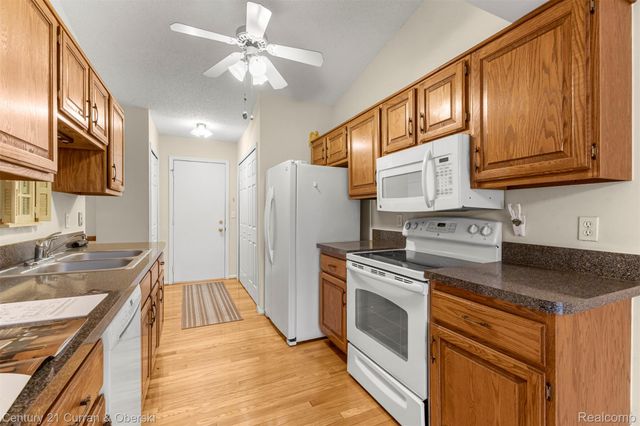 14823 Paris Court, Allen Park, MI 48101