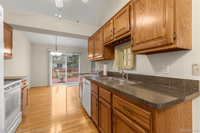 14823 Paris Court, Allen Park, MI 48101