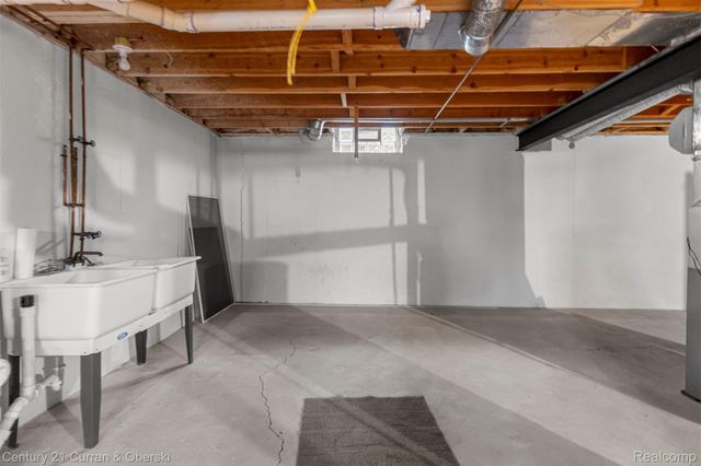 14823 Paris Court, Allen Park, MI 48101