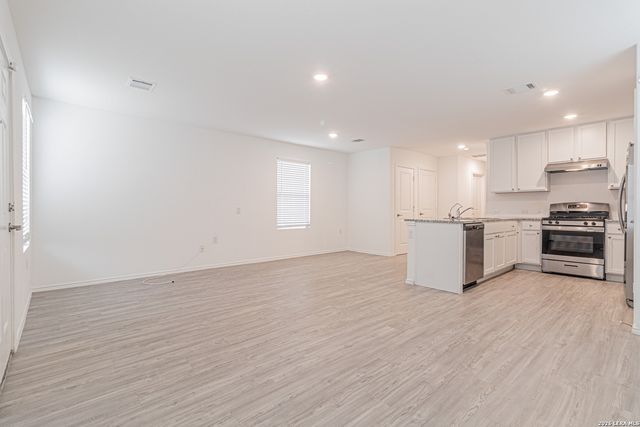 9447 Tarbutton Trl, San Antonio, TX 78211