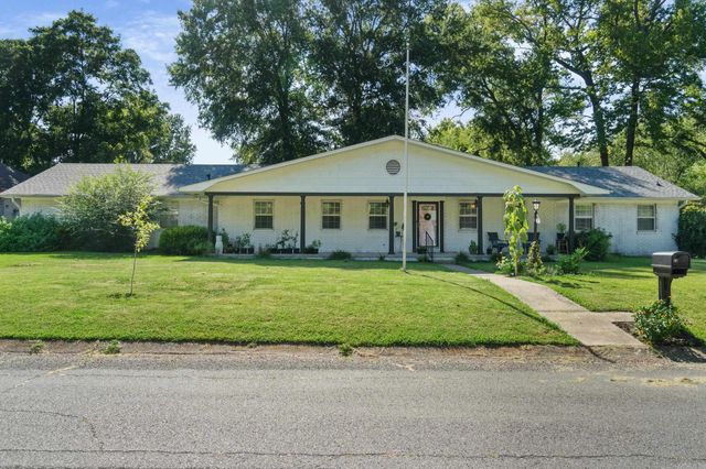 11 Deerwood Dr, Conway, AR 72034