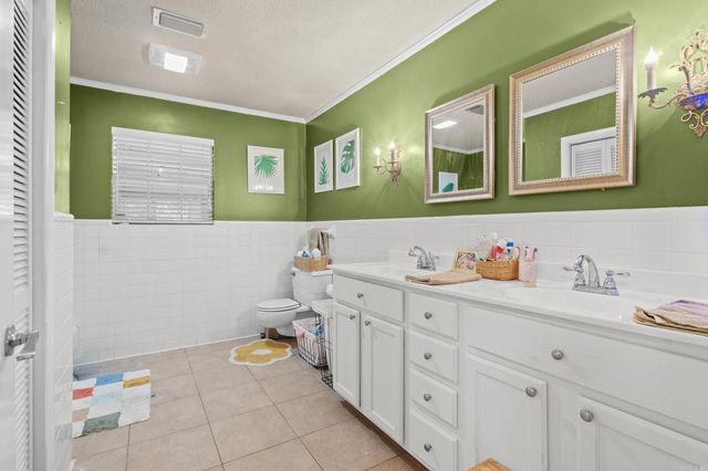 11 Deerwood Dr, Conway, AR 72034
