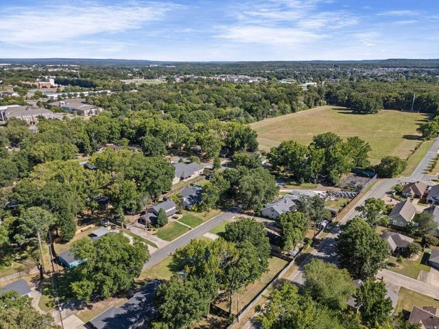 11 Deerwood Dr, Conway, AR 72034