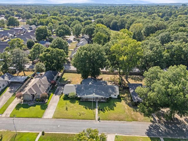 11 Deerwood Dr, Conway, AR 72034
