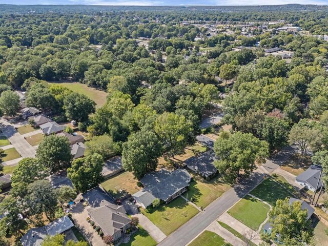11 Deerwood Dr, Conway, AR 72034