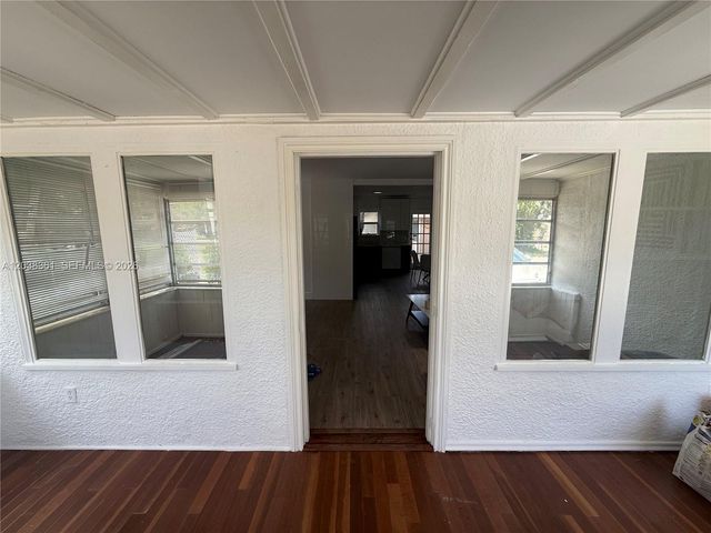 1719 Hayes St, Hollywood, FL 33020