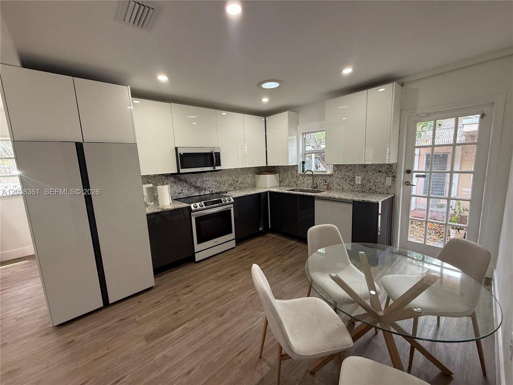 1719 Hayes St, Hollywood, FL 33020