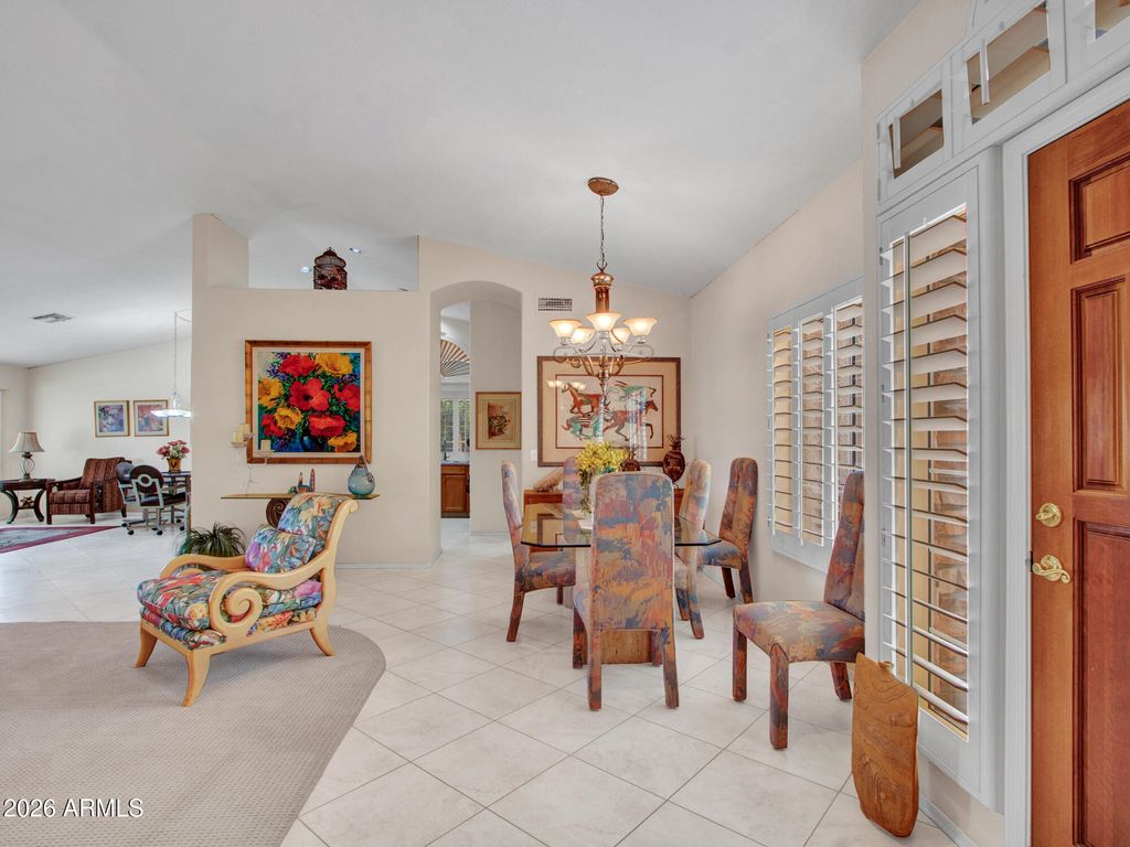 Image 5 of property listing at 8534 W WESCOTT Drive, Peoria, AZ 85382