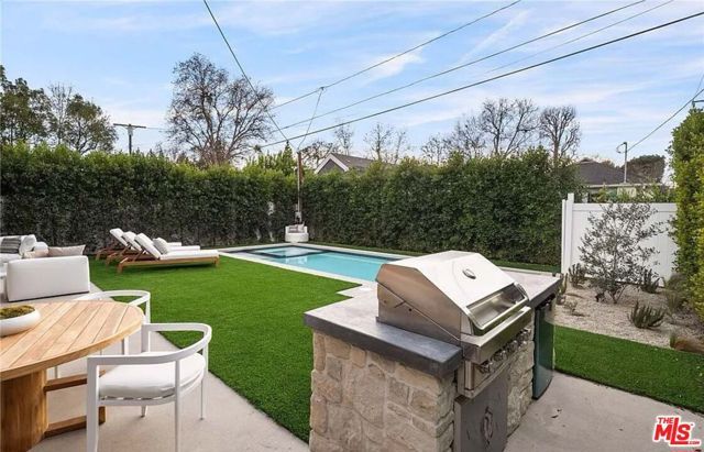 4453 Gentry Avenue, Valley Village, CA 91607