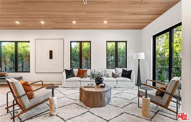 4453 Gentry Avenue, Valley Village, CA 91607