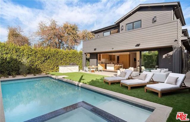 4453 Gentry Avenue, Valley Village, CA 91607