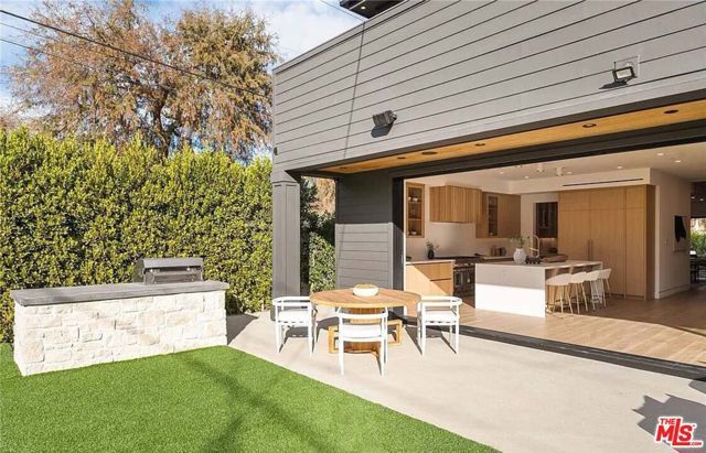 4453 Gentry Avenue, Valley Village, CA 91607