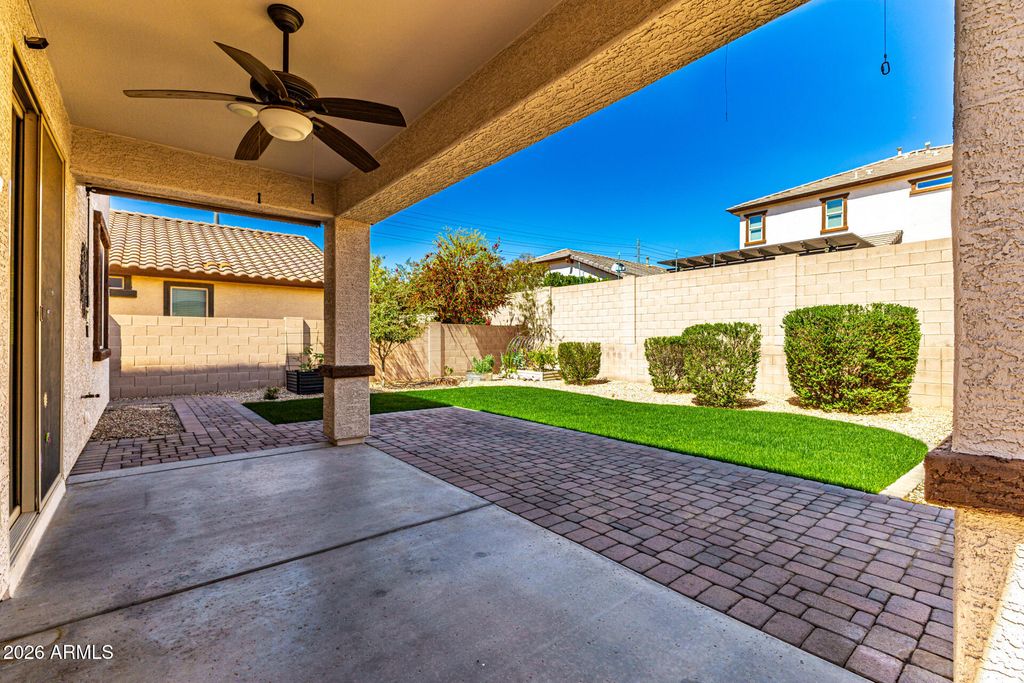 Image 25 of property listing at 1812 W LACEWOOD Place, Phoenix, AZ 85045