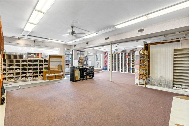 1689 Warwick Avenue, Warwick, RI 02889