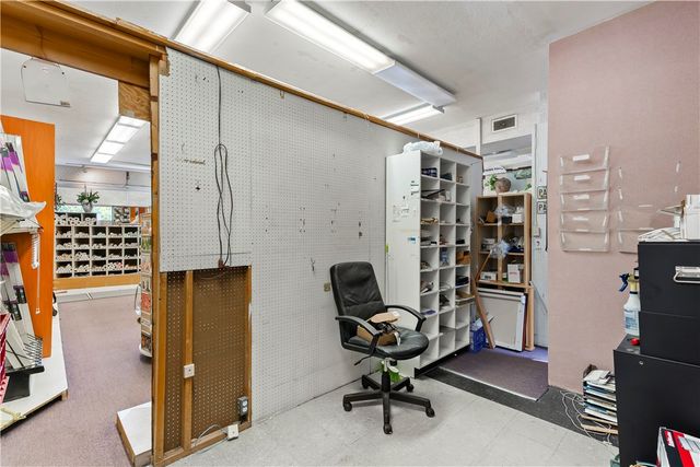 1689 Warwick Avenue, Warwick, RI 02889