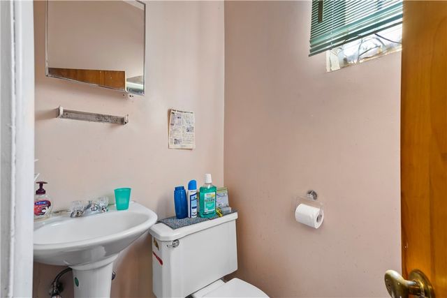 1689 Warwick Avenue, Warwick, RI 02889