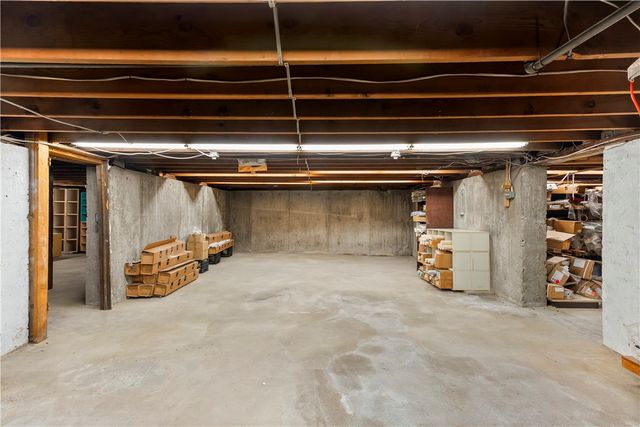 1689 Warwick Avenue, Warwick, RI 02889