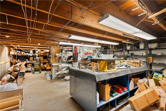 1689 Warwick Avenue, Warwick, RI 02889