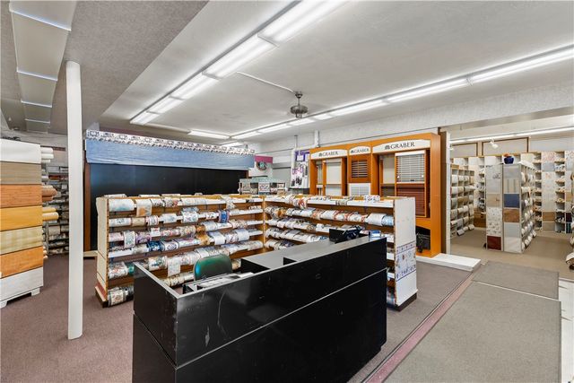 1689 Warwick Avenue, Warwick, RI 02889