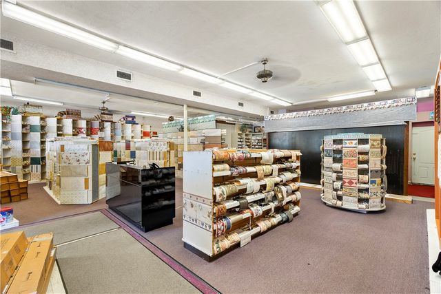 1689 Warwick Avenue, Warwick, RI 02889