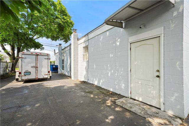 1689 Warwick Avenue, Warwick, RI 02889