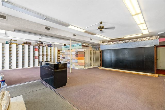 1689 Warwick Avenue, Warwick, RI 02889