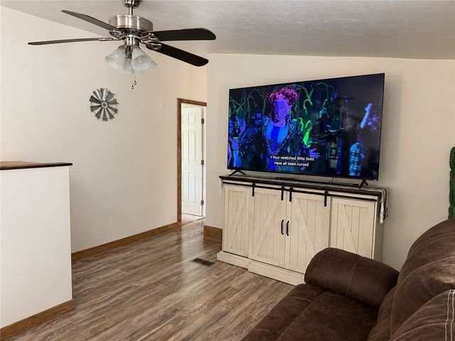 28 Ridge Rd, Jefferson Twp, PA 15021