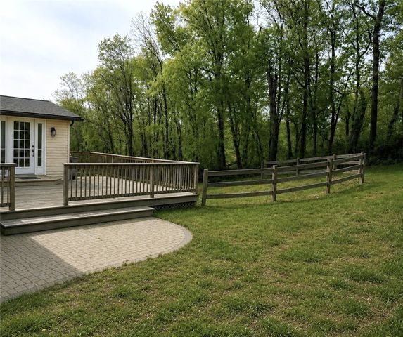 28 Ridge Rd, Jefferson Twp, PA 15021