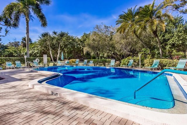 135 WILD PALM DRIVE, Bradenton, FL 34210