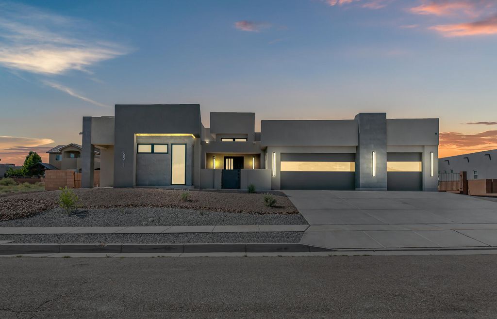 Image 2 of property listing at 6511 VISTA DEL PRADO, Albuquerque, NM 87120