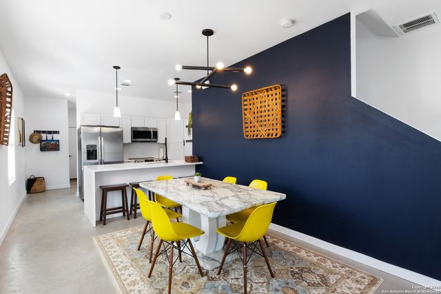 1906 E Crockett, San Antonio, TX 78202