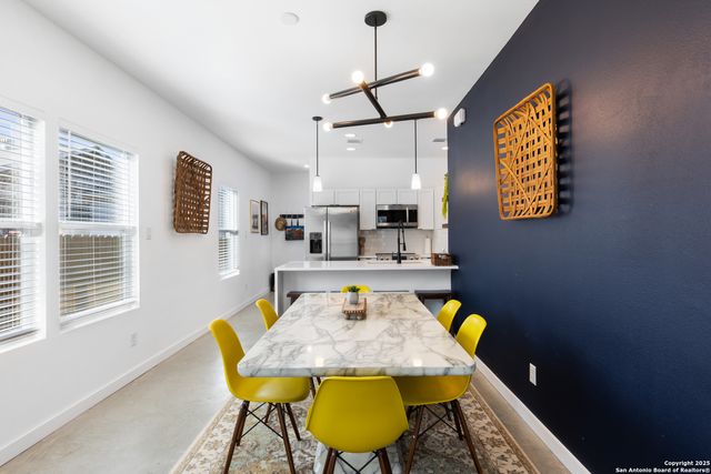 1906 E Crockett, San Antonio, TX 78202