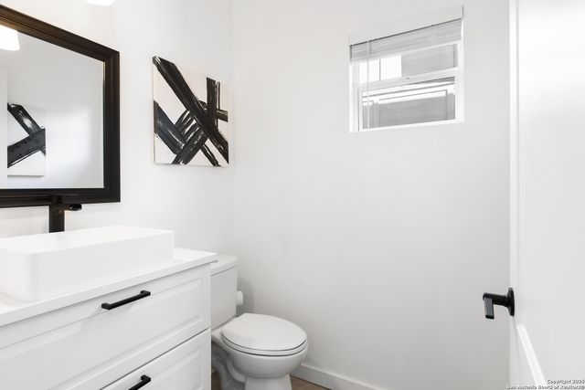 1906 E Crockett, San Antonio, TX 78202