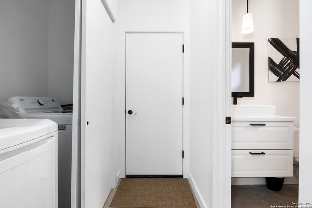 1906 E Crockett, San Antonio, TX 78202