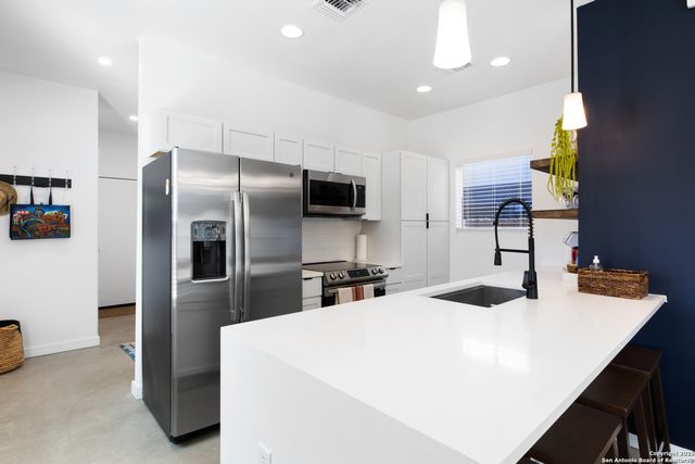 1906 E Crockett, San Antonio, TX 78202