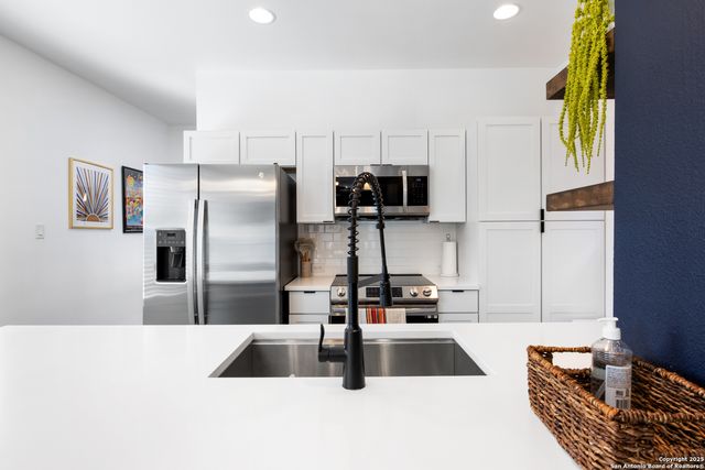 1906 E Crockett, San Antonio, TX 78202