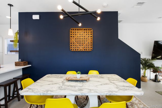 1906 E Crockett, San Antonio, TX 78202