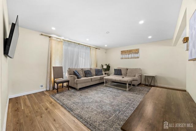 21 Starlit Drive, Middlesex, NJ 08846